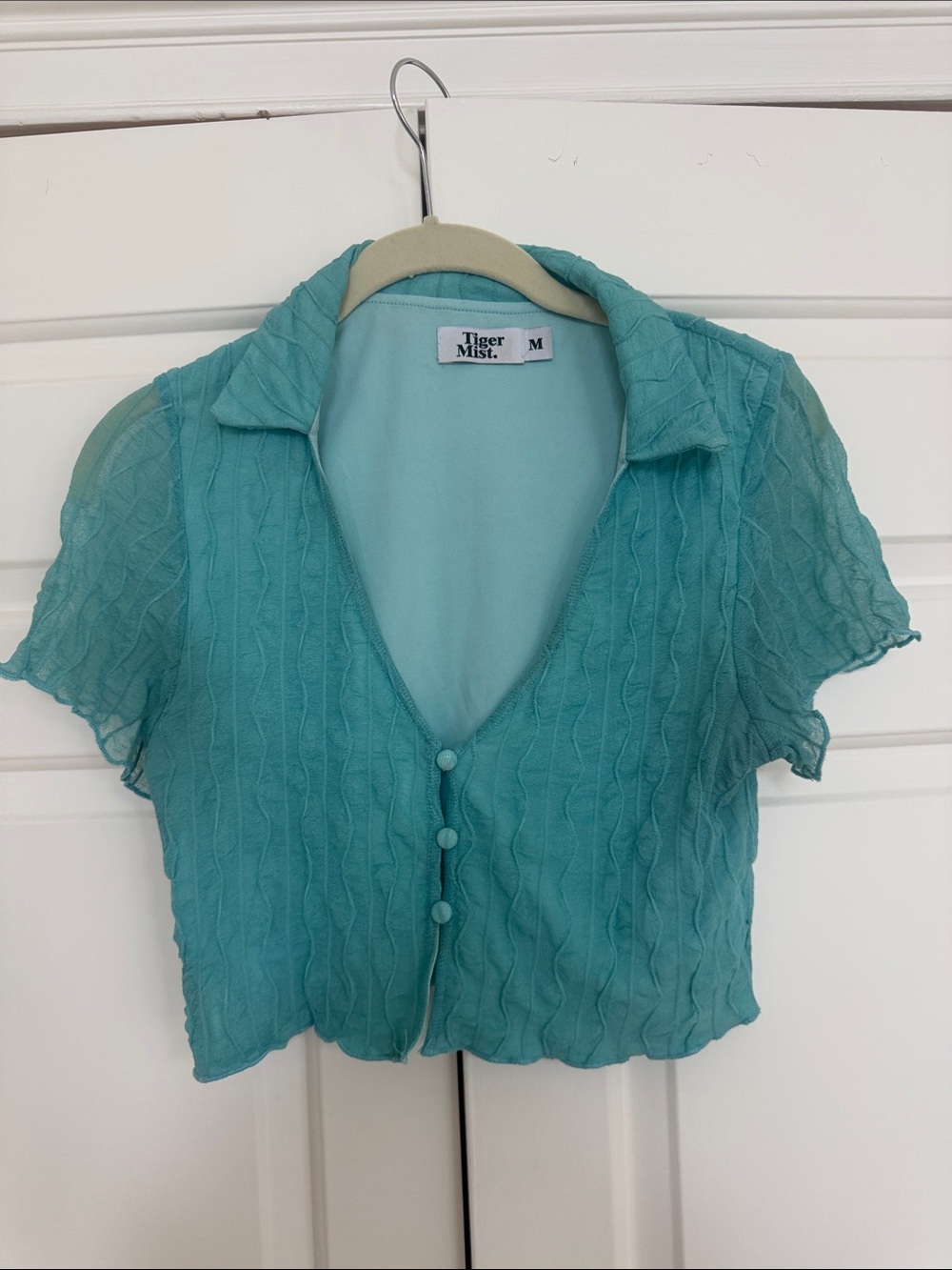 Tiger Mist Aqua Textured Short Sleeve Button Crop Top Size M